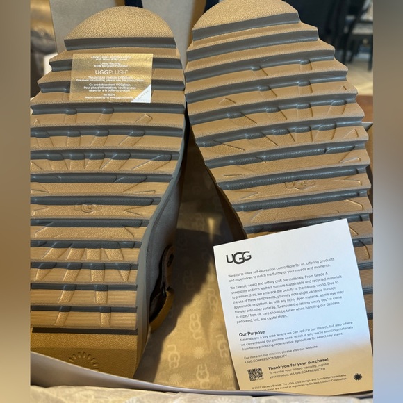 UGG LANAH CLOG PLATFORM
BNIB WOMANS SIZE 8 - Picture 8 of 9